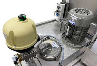 ClearMatic CM1800 - Schmutzwassertank mit integriertem Zulaufgrobfilter (<5 mm) sowie Rührvorrichtung