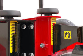 TurfCare TCA1400 - spindles with lock and dial to adjust working depth for cleaning brush and optinal tines. 