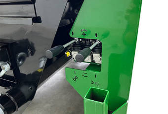 StrukturMatic S122 - steering elements integrated in the chassis.  