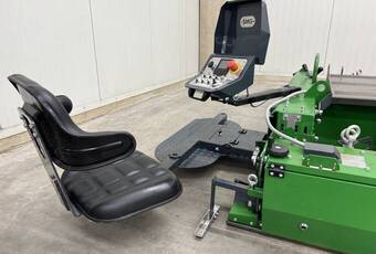PlanoMatic P828 - adjustable operator seat and control panel with digital display. 