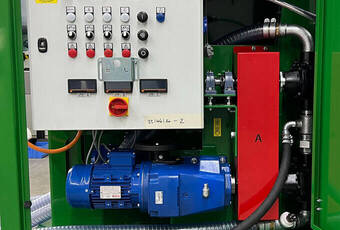 Process reliability Control cabinet with timer, indicator lights and frequency converter for mixing ratios up to 10:1