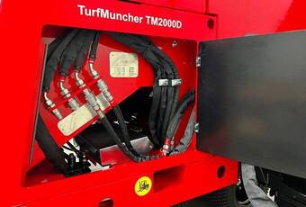TurfMuncher TM2000D - Schnellkupplungen für Antrieb von Förderband