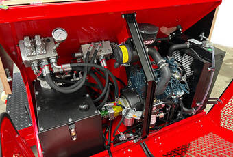 SandMatic B1505 RC/ECO - 3-Zylinder-Kubota-Dieselmotor mit integrierter Hydraulikölkühlung erbringt eine Leistung von 16,1 kW (21,9 PS)