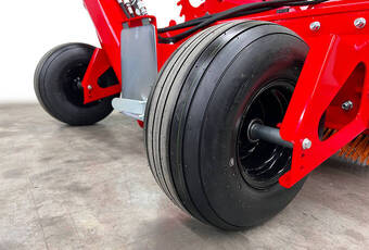 RenoMatic RM1500 - turf tires for minimal surface pressure