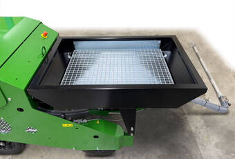 GranuMatic G420D - бункер для материала ёмкостью 200 кг обеспечивает непрерывную подачу материала.