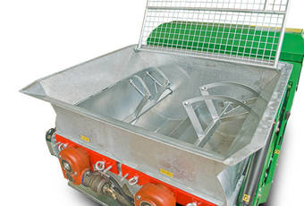 MixMatic M2402D - large-capacity mixer container with hydraulic twin drive for the mixing tools.