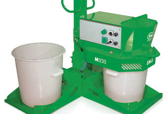 MixMatic M930 - El cabezal de mezcla desciende a la altura de trabajo hidráulicamente
