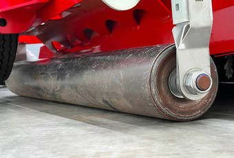 Decompactor DC1000 - Rouleau palpeur assurant une pression minimale sur la surface.