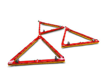 Cepillo triangular DB1600F - Trio, giro a la izquierda, barras transversales plegadas.