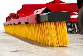 TurfTuner TT2000 - changement facile et rapide de la brosse et des unités de décompactage.