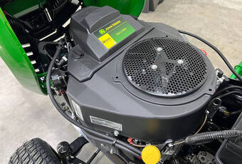 CareMax CM2B - Moteur essence 2 cylindres à refroidissement à air / 16,4 kW (22,3 PS).