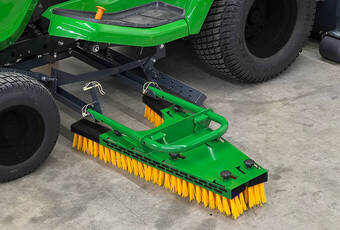 CareMax CM2B - Système de changement rapide des brosses latérales.