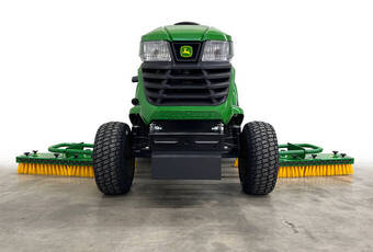 CareMax CM2B - Largeur de travail des brosses 2,400 mm décompactage réglable en rpofondeur en fonctiondu matériau de remlissage.
