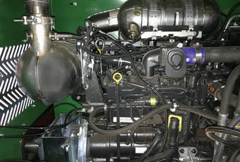 RauMatic R400D - Leistungsstarker Dieselmotor mit 100 kW (135,9 PS)