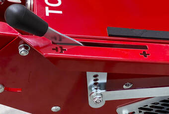 TurfCutter TC350H - Palanca ergonómica para acoplar la sierra.