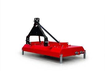 Decompactor DC1500 - La profondeur de travail est ajustée via le relevage arrière à trois points.