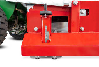 RotoMatic R90 - Beim Arbeiten gleitet das Schleifaggregat auf vier einzeln höhenverstellbaren Gruppen von Kugellagerrollen. Ihre Einstellung bestimmt die Stärke des Materialabtrages
