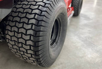 TurfBoy TB1 Eco - Tires especially for use on turf ensure minimal pressure on the ground.