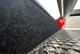 Streuer SP1300 - Verteilbürste für eine gleichmäßige Verteilung des Füllmaterials.